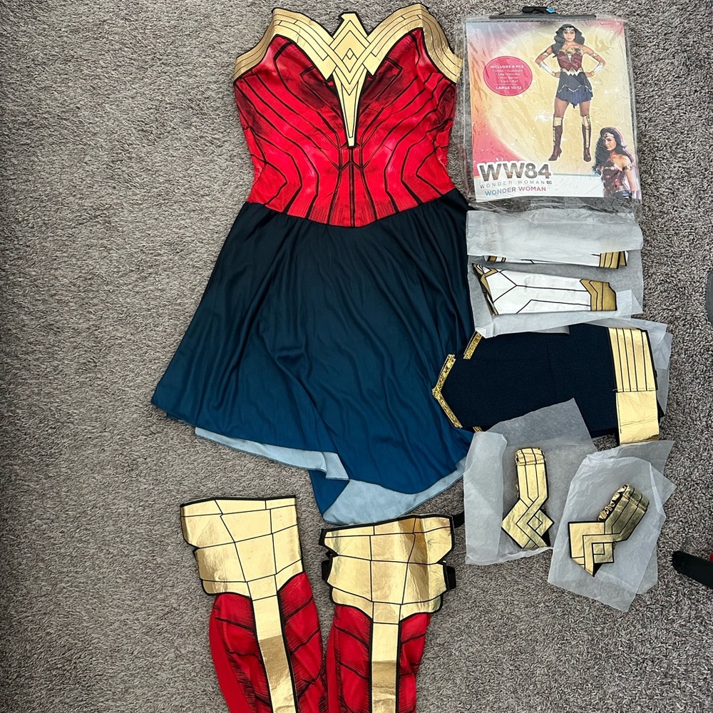 Women's wonder women Superhero Costume in Red and Gold